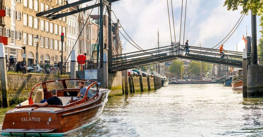 Dordrecht: City Walking Tour with Boat Ride - Key reasons this Dordrecht walk-and-boat tour hits the mark