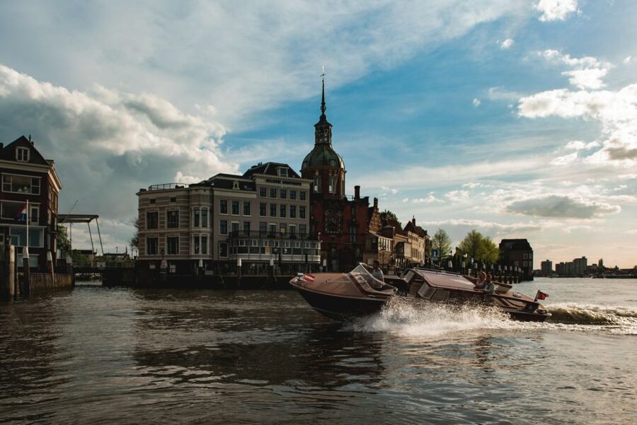 Dordrecht: City Walking Tour with Boat Ride - Voorstraat meeting point, then a city-walk that sets your bearings