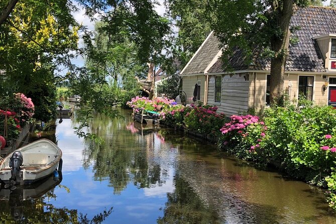 E-bike Tour with Picnic in the Amsterdam Wetlands small group - Amsterdam’s wetlands ride: calm river turns into real countryside