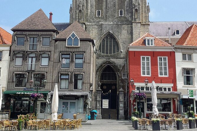 e-Scavenger hunt Bergen op Zoom: Explore the city - Gevangenpoort medieval gate, one of the oldest survivors
