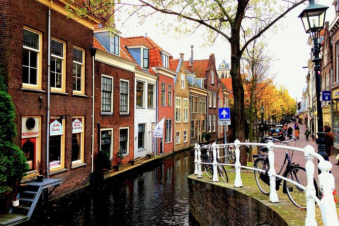 e-Scavenger hunt Delft: Explore the city at your own pace - Best for families, small friend groups, and puzzle lovers