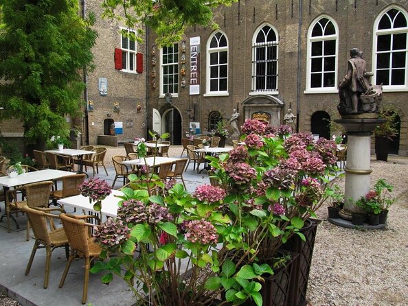 e-Scavenger hunt Gouda: Explore the city at your own pace - Stop 3: Rijksmonument De Visbanken, A Protected-Spot Feeling