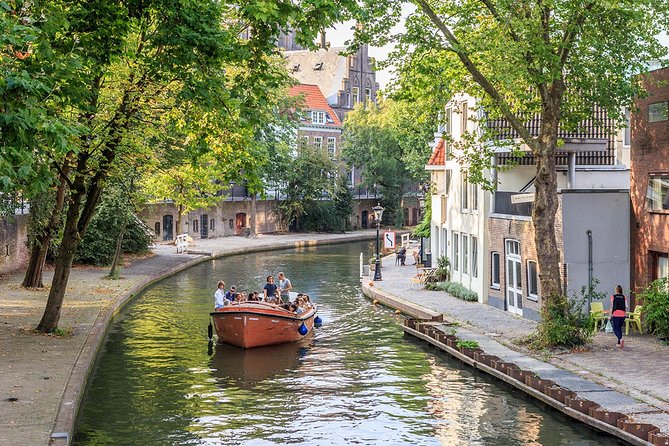 e-Scavenger hunt Utrecht: Explore the city at your own pace - Railway Museum and the Station Area Feeling