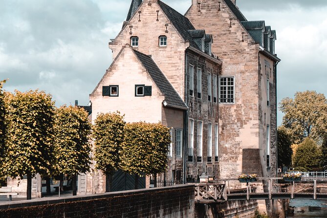 e-Scavenger hunt Valkenburg: Explore the city at your own pace - Price and time: what $37.25 per group gets you