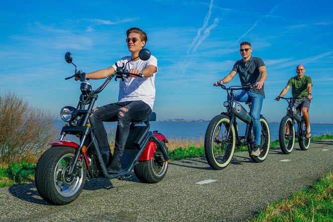 E-scooter rental Volendam - Countryside of Amsterdam - The Dutch dike route and the Gouwzee lake: why this scenery feels so different