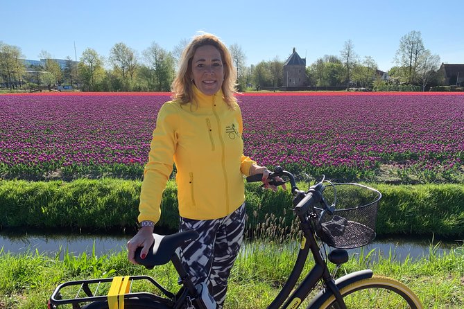 Enjoy the tulip fields by bicycle with a local guide! Tulip bike tour! - Stop 2: Lisse tourist center and the Black Tulip Museum area