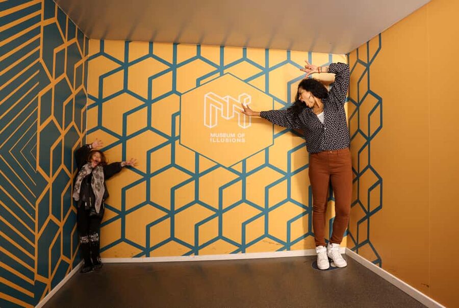 Entry ticket to Museum of Illusions Amsterdam - Staff Assistance and Small-Group Energy (Max 5 People)