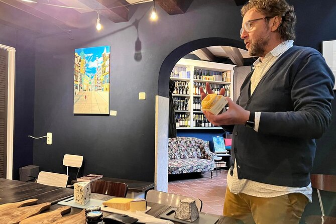 Exclusive Cheese Walk & Dutch Wine Discovery - Past Anne Frank House into the Jordaan, built-in city context
