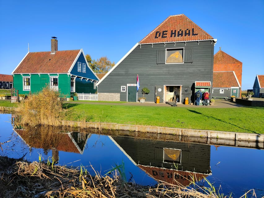 Excursion from Amsterdam to the windmills of Zaanse Schans - Where to meet at Amsterdam Centraal (and how to spot your guide fast)