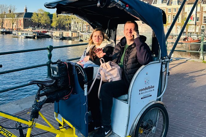 Explore Amsterdam in 75 Minutes – Pedicab Rickshaw City tour - Magere Brug: Skinny Bridge Views and a Photo-Perfect Finish