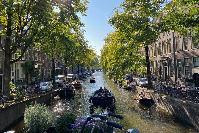 Explore hidden streets with friends - Why This Hidden Streets Walk Works in Amsterdam
