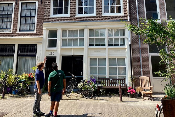 Explore hidden streets with friends - Crossing the Canal Ring: Understanding Medieval Expansion