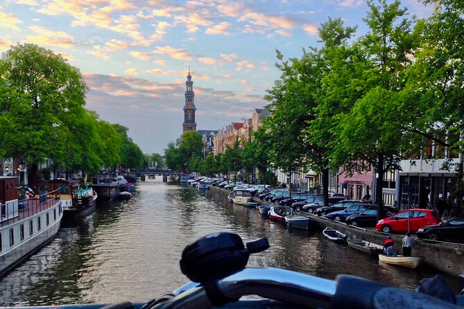 Explore hidden streets with friends - The Nine Streets Shopping Area: Cozy Without the Stampede