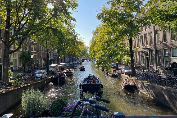 Explore hidden streets with friends - Private Tour - Crossing the Canal Ring and seeing medieval expansion in motion