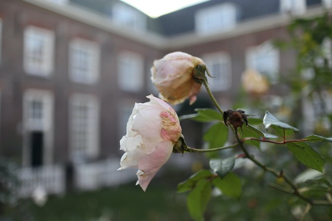 Explore hidden streets with friends - Private Tour - Ending at Westerkerk, where Rembrandt was buried