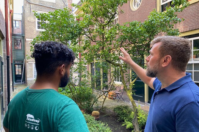 Explore hidden streets with friends - Private Tour - How the walking pace feels over 2.5 miles (4 km)