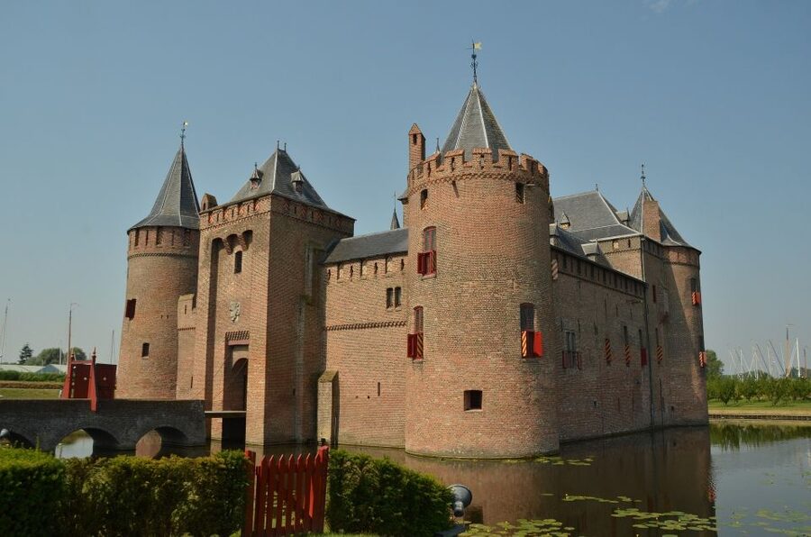 From Amsterdam: Amsterdam Castle Muiderslot Private Tour - Muiderslot Castle: the easy day trip with real medieval “set dressing”