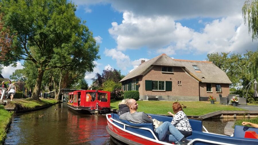 From Amsterdam: Giethoorn Day Trip with Small Electric Boat - Should you book this Giethoorn day trip from Amsterdam?