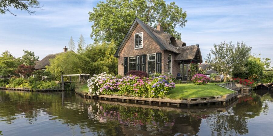 From Amsterdam: Giethoorn Day Trip with Small Electric Boat - Price and what you’re actually paying for