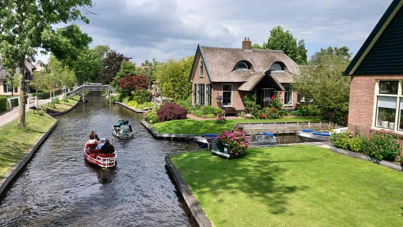 From Amsterdam: Giethoorn Small Group Tour with Boat Ride - The Mercedes Drive North: Comfort Plus Countryside Reset