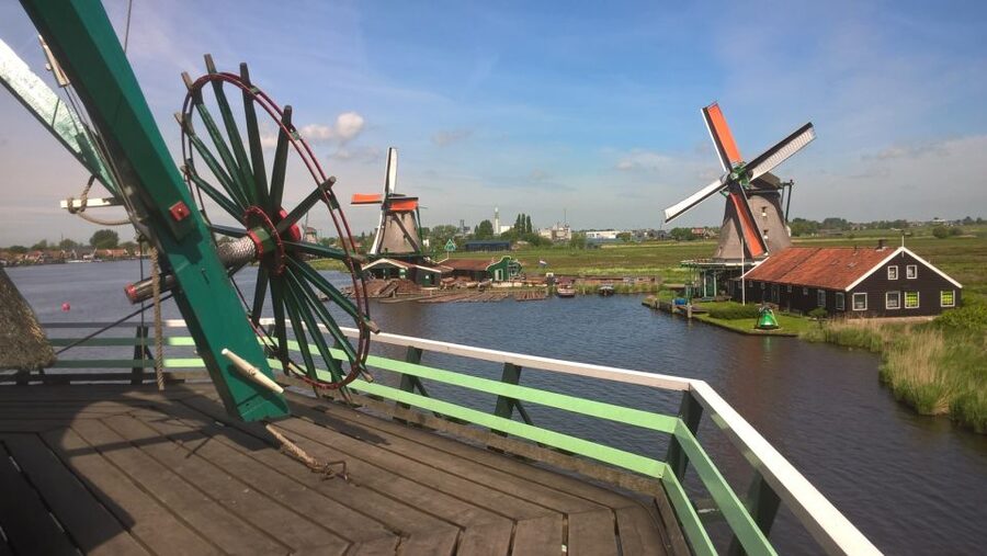 From Amsterdam: Keukenhof and Zaanse Schans Small Group Tour - From LOT61 Amsterdam Centraal, a smooth start to a full day
