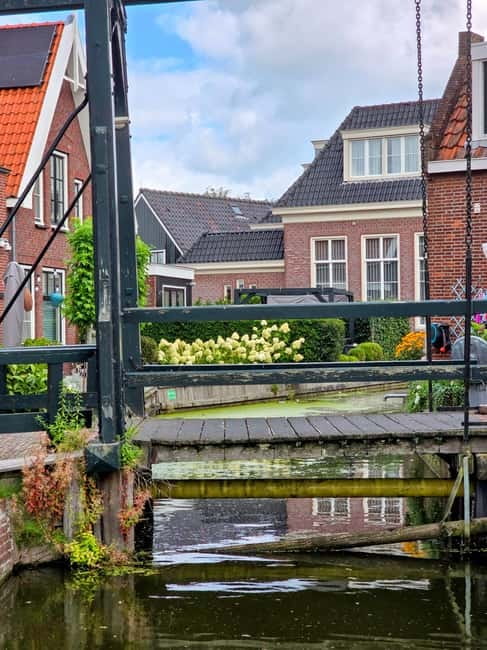 From Amsterdam: Keukenhof Tulips, Windmills & Volendam - Zaanse Schans windmills: late afternoon gives you better strolling