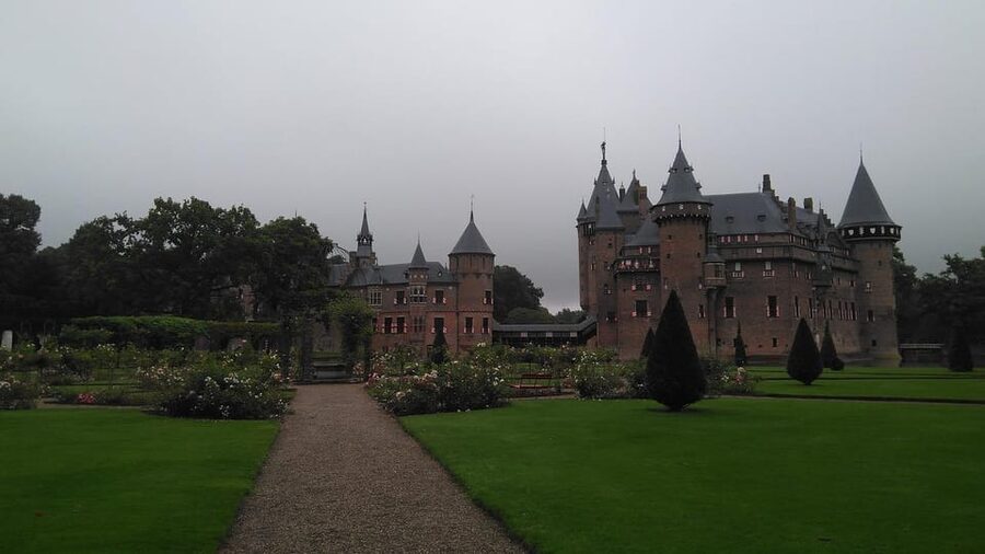 From Amsterdam: Muiderslot and De Haar Castle Tour - Why this Amsterdam castle combo works so well together