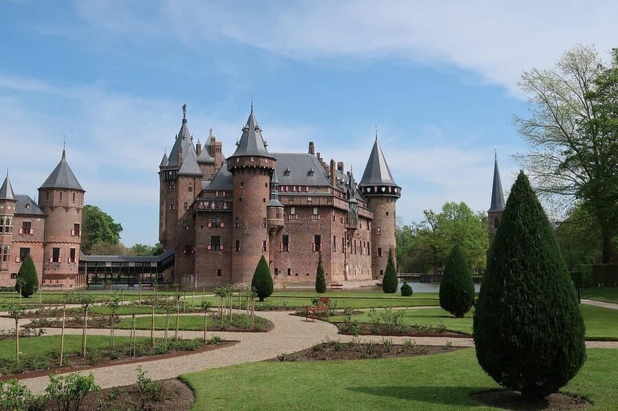 From Amsterdam: Muiderslot and De Haar Castle Tour - Hotel pickup, 6-hour timing, and what “private” really changes
