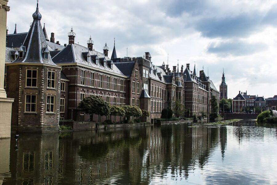 From Amsterdam: The Hague and Delft Sightseeing Tour - Price and what you really get in 6 hours