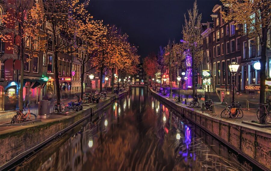 From Brussels: Cheese, Clogs & Windmills Amsterdam Day Trip - The Canal Cruise Slot: Easy Amsterdam Magic
