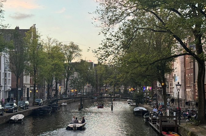 Ghost Walking Tour and Dark History in Amsterdam - Stop 2: Begijnhof Courtyard, Beguines, and the Calm That Feels Wrong