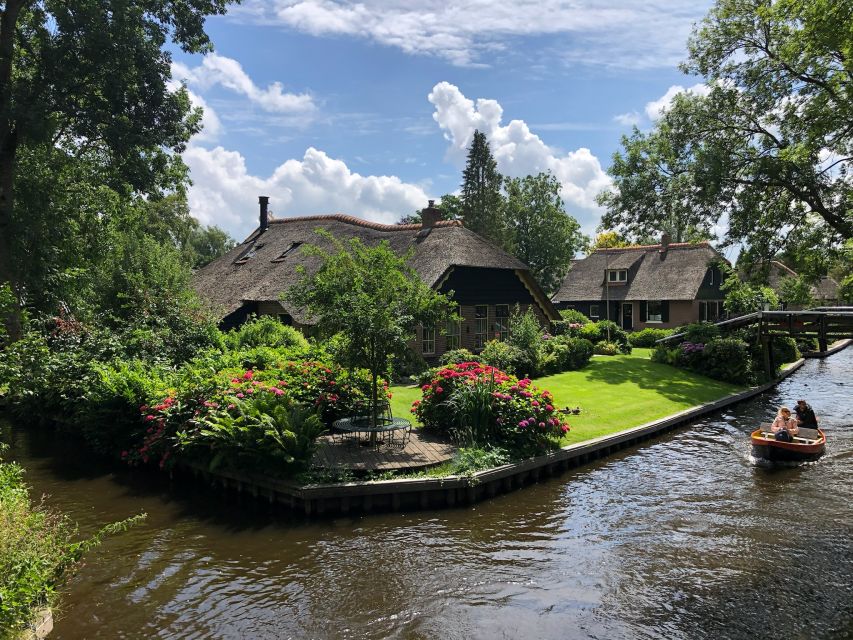 Giethoorm & Exploring the North of The Netherlands Tour - Giethoorn by Boat, Then a Ground-Level Walk