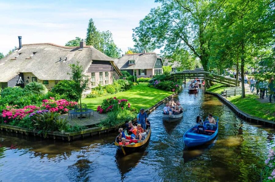 Giethoorn : 1 Hour Canal Cruise in Village With Coffee/Tea - Key Things to Know Before You Go