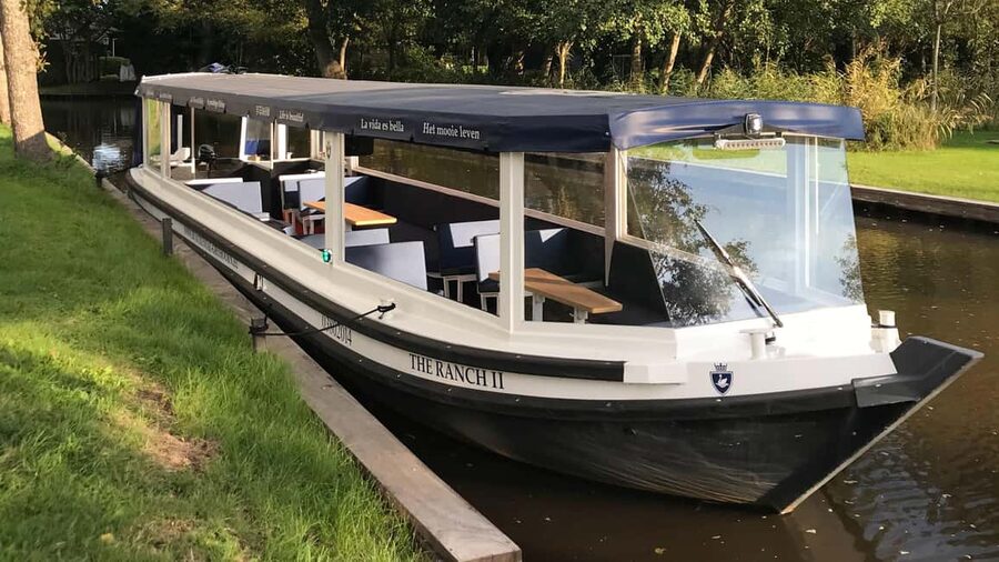 Giethoorn : 1 Hour Canal Cruise in Village With Coffee/Tea - Coffee, Cake, Snack Platters, and Picnic Choices on Board