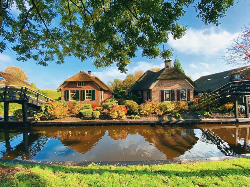 Giethoorn : 1 Hour Canal Cruise in Village With Coffee/Tea - Kraggehuis Island, the Photo Moment Without the Landing