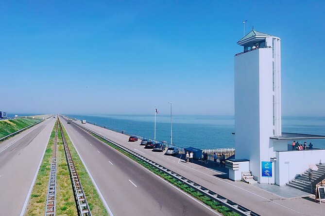 Giethoorn, Afsluitdijk, Zaanse Schans Day Tour Incl Hotel Pick Up - Giethoorn: Little Venice vibes, plus the included 1-hour canal cruise