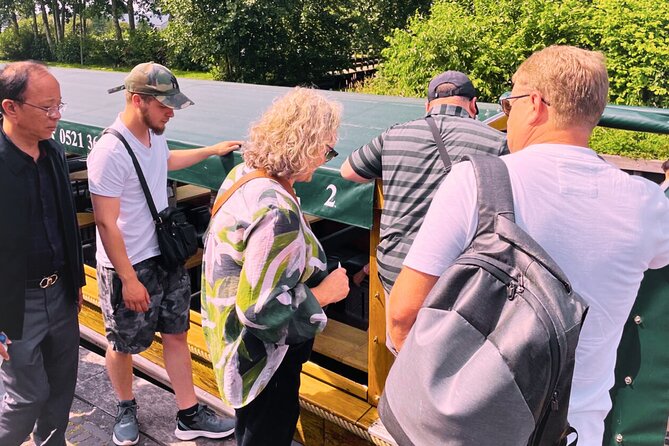 Giethoorn and Zaanse Schans Tour With Local Guide - Giethoorn canal boat cruise plus free time to wander
