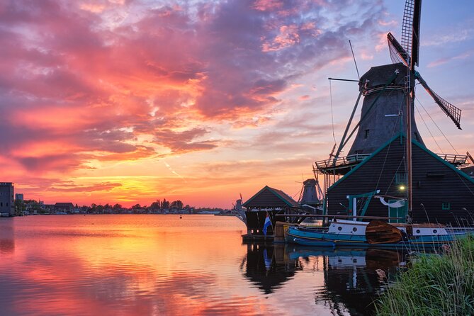 Giethoorn and Zaanse Schans Tour With Local Guide - Included extras that make the day feel complete