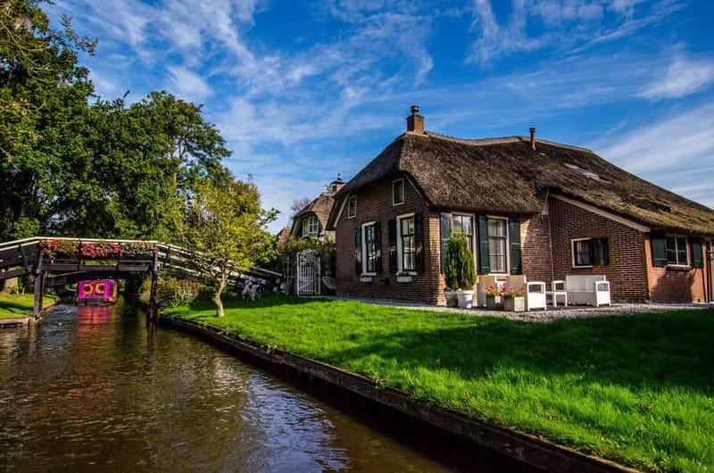 Giethoorn: Canal Cruise & lake Tour & Sightseeing Village - Where to meet: Dominee T.O. Hylkemaweg 15, parking, and getting there
