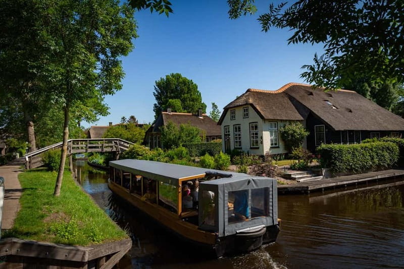 Giethoorn: Canal Cruise & lake Tour & Sightseeing Village - Language expectations: choose the right start for your comfort level