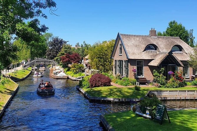 Giethoorn Day Tour from Amsterdam with Small Boat Ride - The canal cruise in a small electric boat, and why it feels different