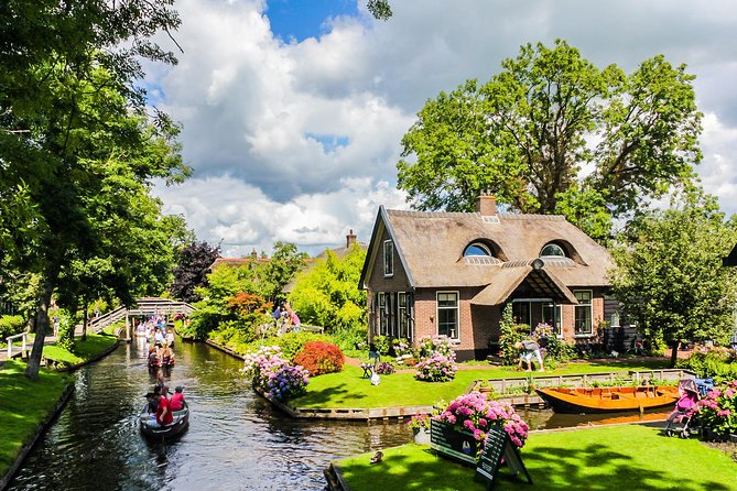 Giethoorn Day Trip from Amsterdam with Boat Trip - Getting your ticket and finding the coach without stress