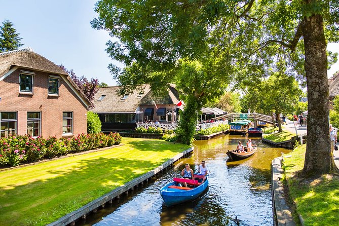 Giethoorn Day Trip from Amsterdam with Boat Trip - Giethoorn from the water: the 1-hour cruise to take seriously