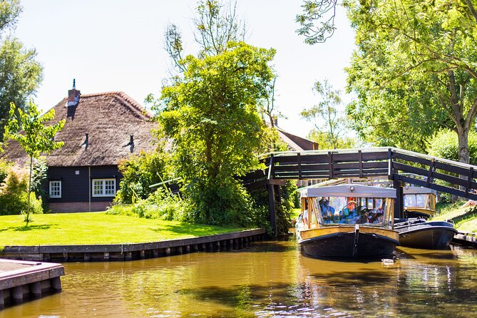 Giethoorn Day Trip from Amsterdam with Boat Trip - What you pay, and what you really get for about $70.89