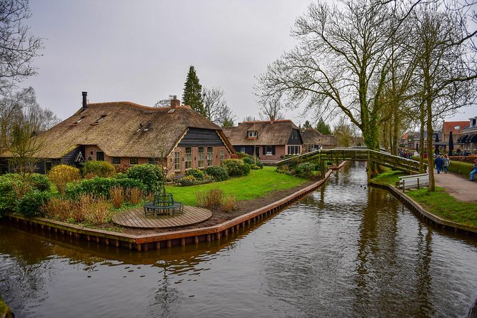 Giethoorn Guided DayTrip from Amsterdam - Amsterdam to Giethoorn, the best kind of day escape