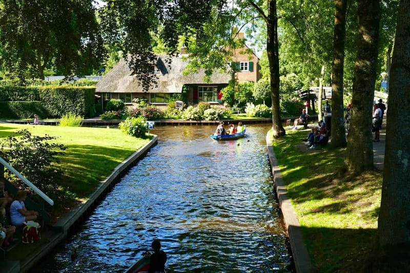 Giethoorn : Luxury Private open boat tour with local captain - Key highlights worth planning for