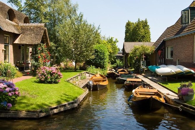 Giethoorn Private Tour & Boat Trip - Service Style: Drivers Like Sam and Erwin Matter