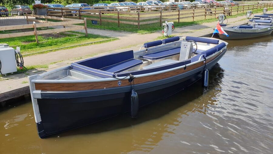 Giethoorn: Self-Drive Boat Rental for up to 12 People - Where you start at Zuiderpad 14a, and how check-in sets the tone