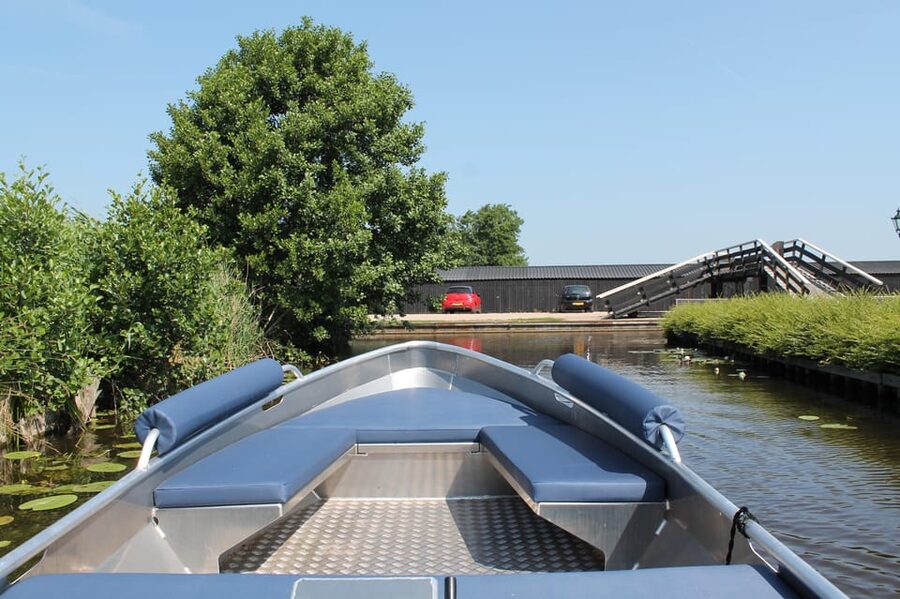 Giethoorn: Self-Drive Boat Rental for up to 8 People - Starting at Zuiderpad 14a: Toilets, Parking, and First Instructions