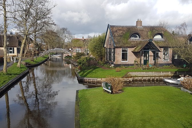 Giethoorn Small-Group Tour from Amsterdam (Max. 8 People) - Included vs Not Included: Keep Expectations Straight